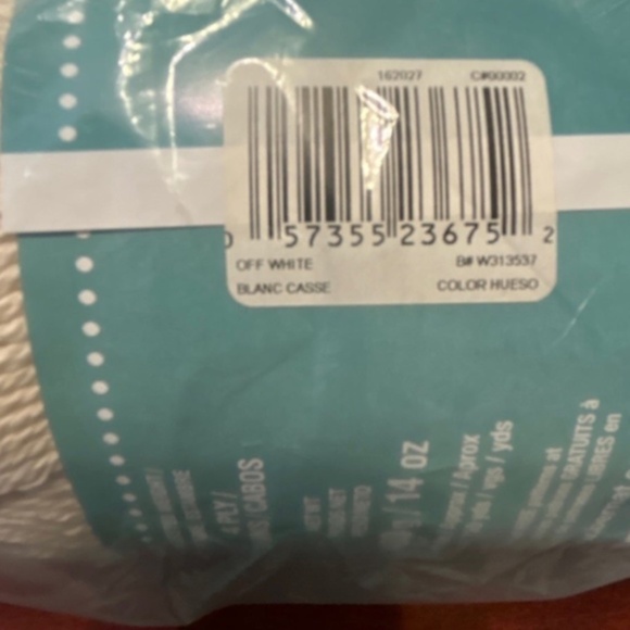 Off white yarn (Left over) - Picture 3 of 5